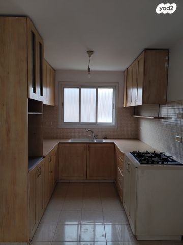 לוי אשכול 43