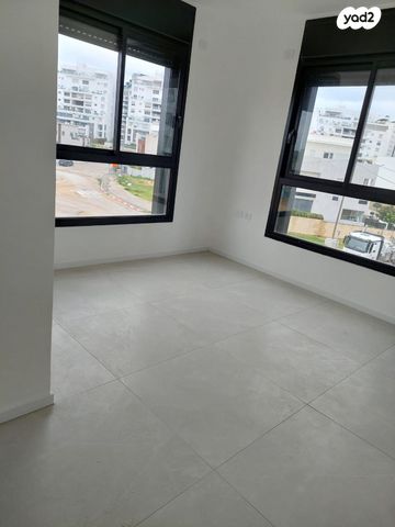 אורי אלמוג 11