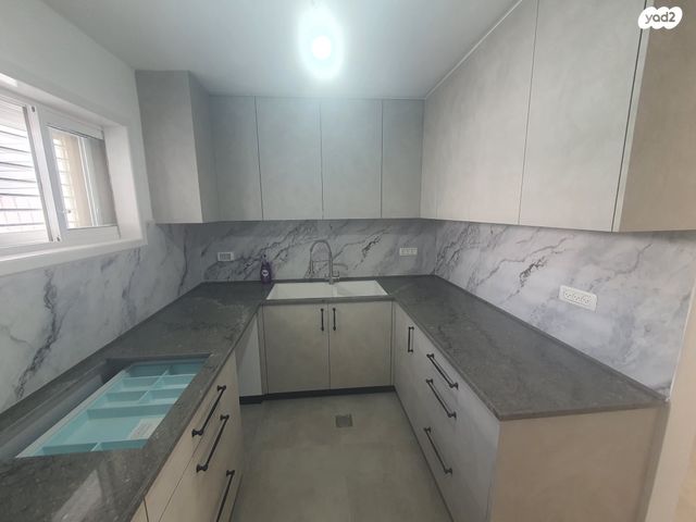 יציאת אירופה 10