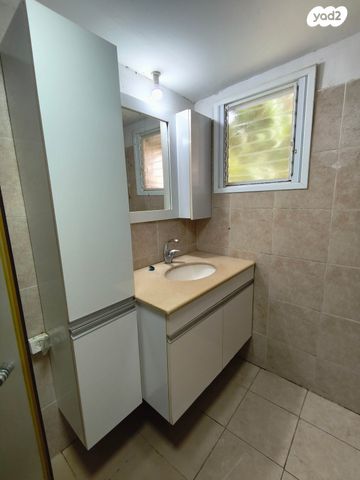 שדה עוזיהו 1