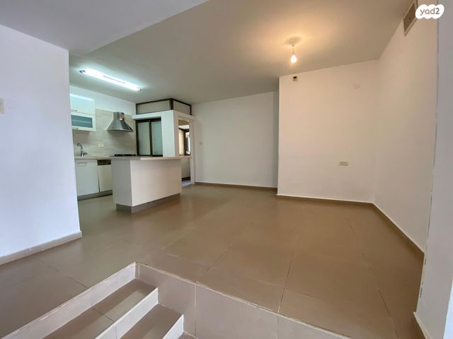 חיל הצנחנים 8