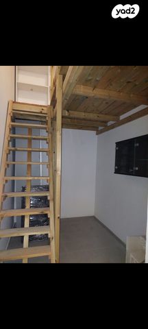 ניסים אלוני 21