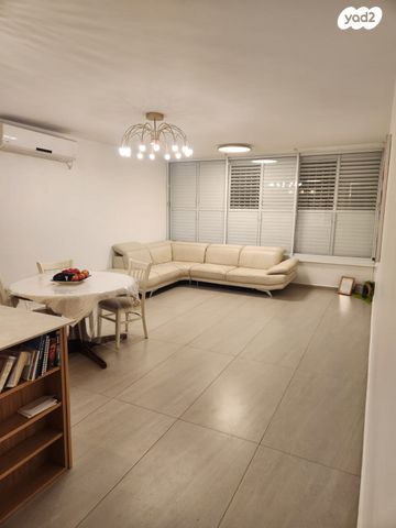 דירה, כפר סבא