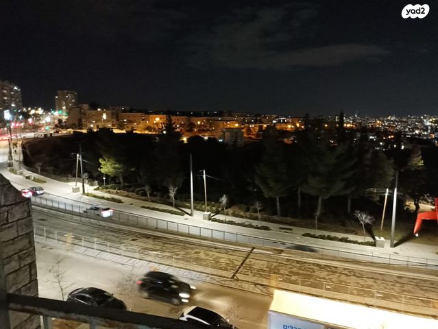 הגננת 218