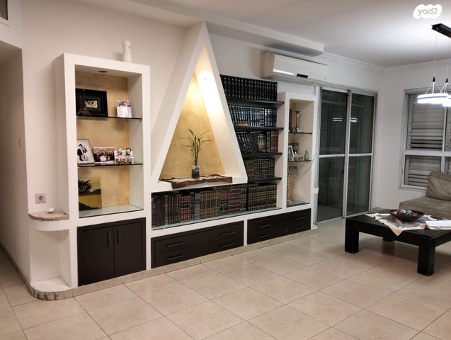 אריה בן אליעזר 