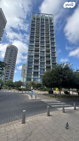 ניסים אלוני 