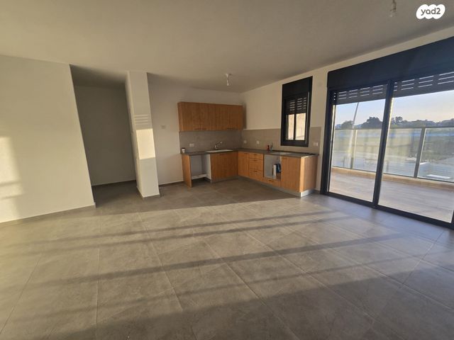 לאה גולדברג 