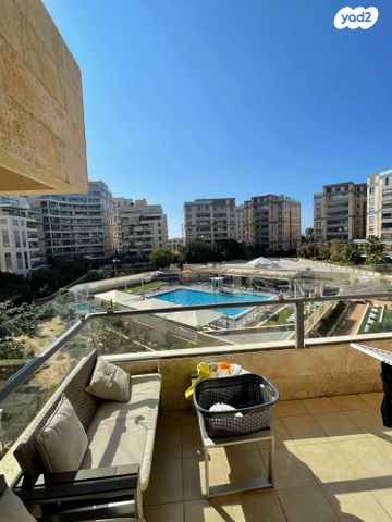 אמיר גלבוע 18