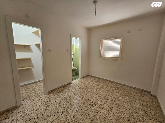 דירה, רמב"ם, ראשון לציון