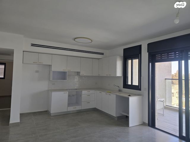 לאה גולדברג 