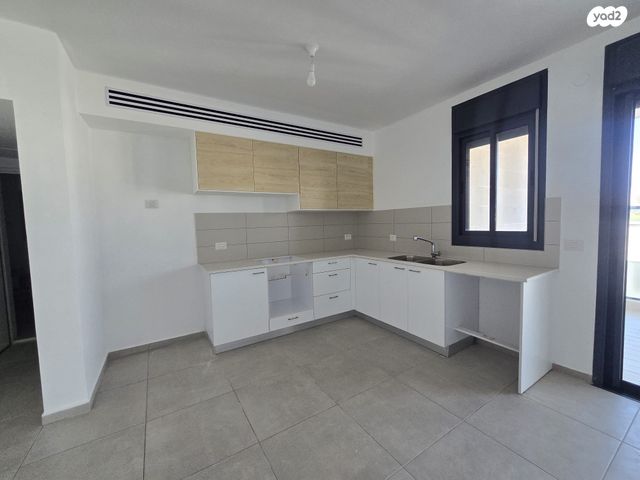 לאה גולדברג 