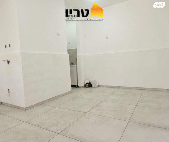 חנויות/ שטח מסחרי