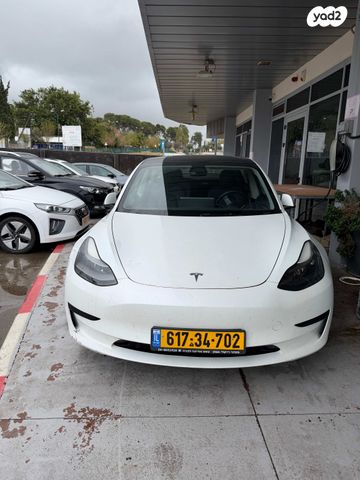 מודעת רכב טסלה מודל 3