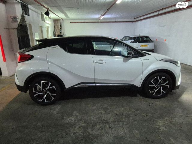 מודעת רכב טויוטה C-HR