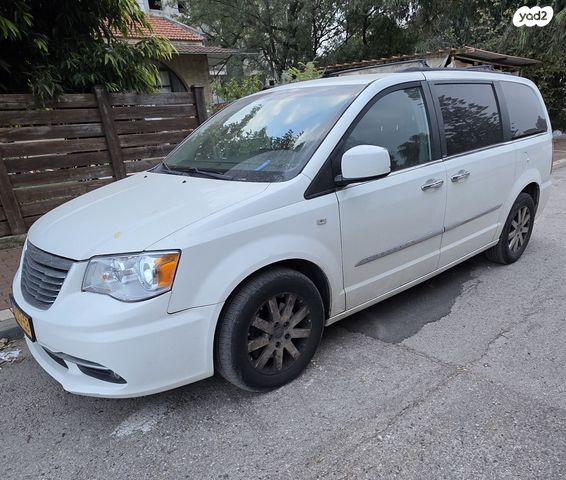 מודעת רכב קרייזלר גראנד וויאג'ר