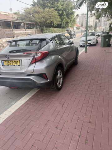 מודעת רכב טויוטה C-HR