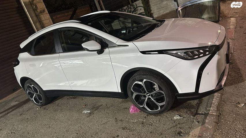 מודעת רכב ג׳ילי Geometry C