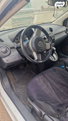 מודעת רכב מאזדה 2