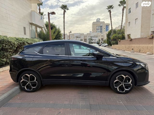 מודעת רכב ג׳ילי Geometry C