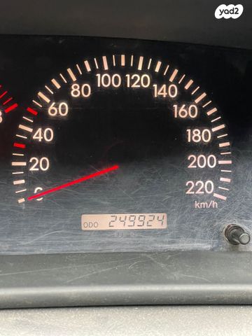 מודעת רכב טויוטה קורולה