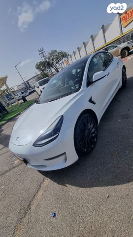 מודעת רכב טסלה מודל 3