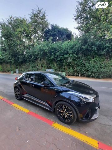 מודעת רכב טויוטה C-HR