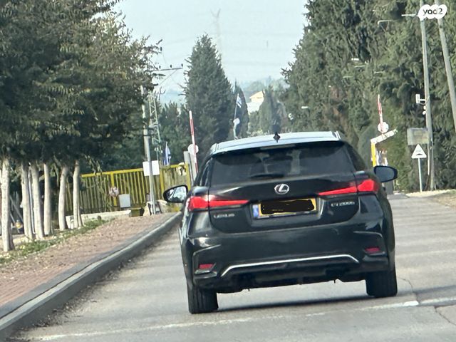 מודעת רכב לקסוס CT