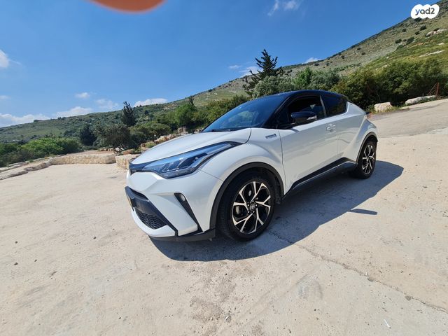 מודעת רכב טויוטה C-HR