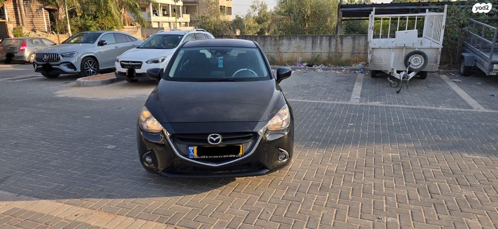 מודעת רכב מאזדה 2