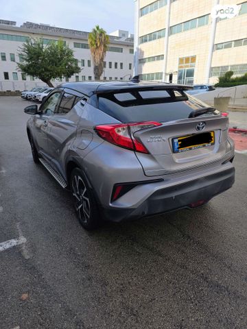 מודעת רכב טויוטה C-HR