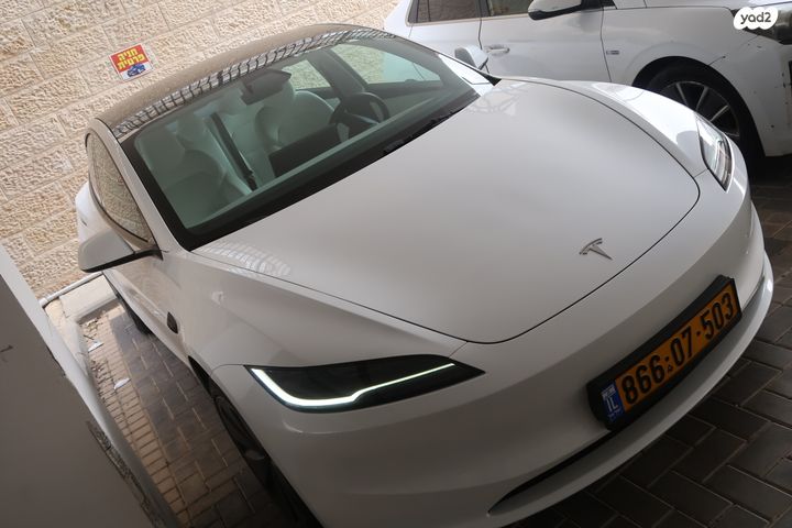 מודעת רכב טסלה מודל 3