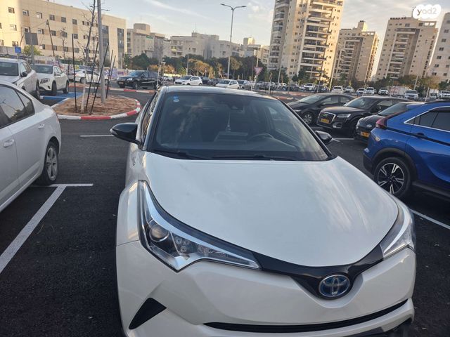 מודעת רכב טויוטה C-HR