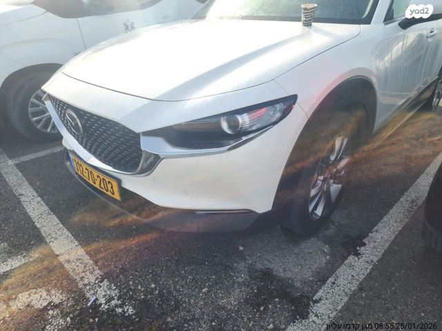 מודעת רכב מאזדה CX-30