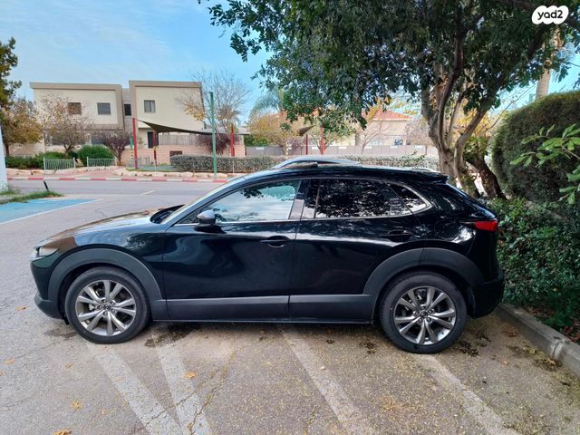 מודעת רכב מאזדה CX-30
