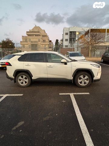 מודעת רכב טויוטה RAV4
