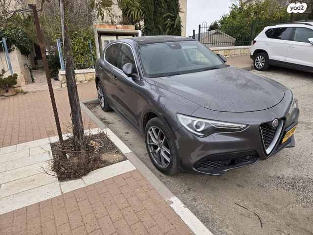 מודעת רכב אלפא רומיאו סטלביו