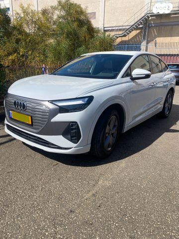 מודעת רכב אאודי Q4 e-tron