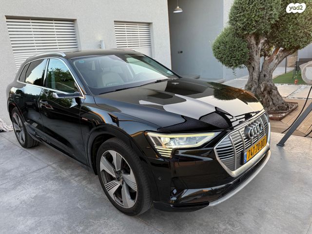 מודעת רכב אאודי E-tron