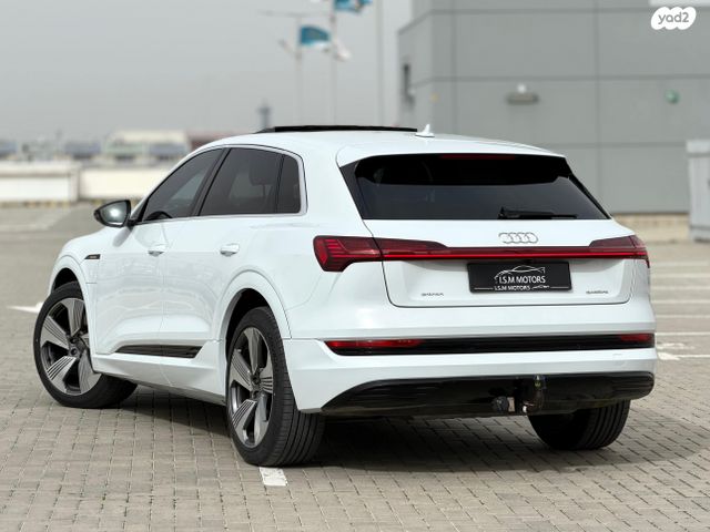 מודעת רכב אאודי E-tron 1