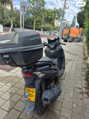 מודעת רכב סאן יאנג ג'וי-מקס Z-300