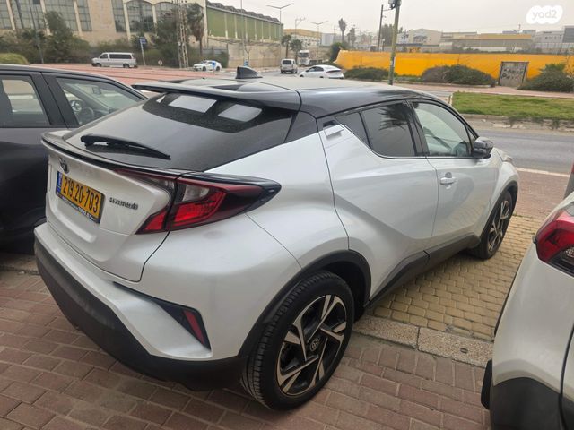מודעת רכב טויוטה C-HR