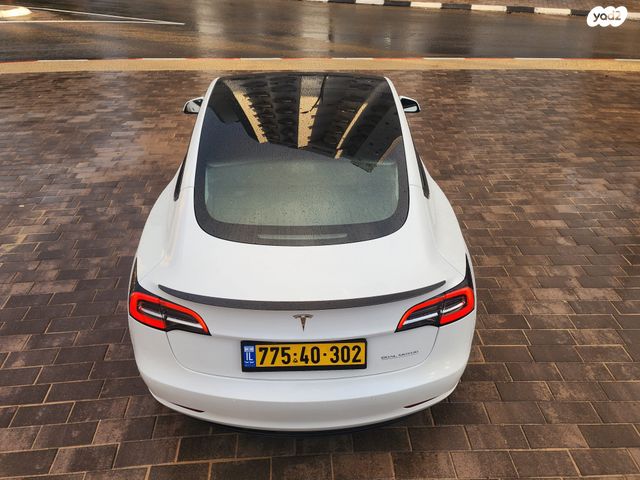 מודעת רכב טסלה מודל 3