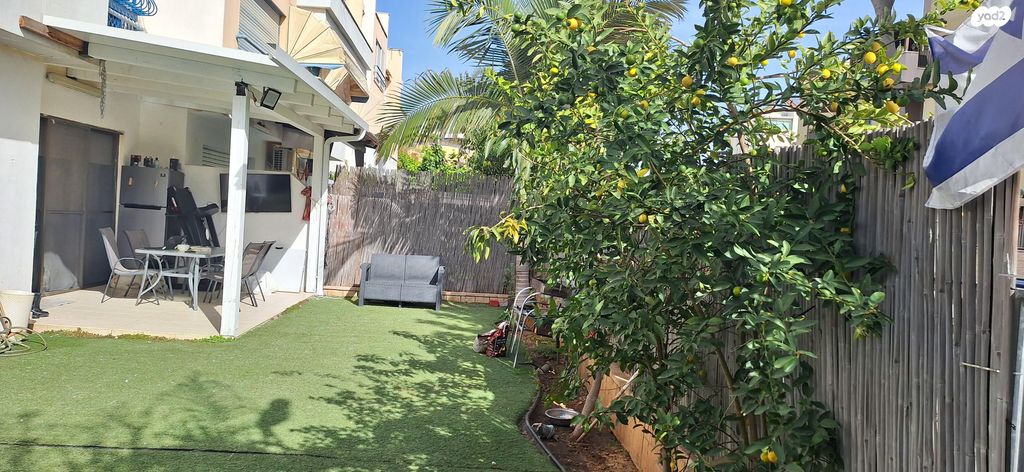 חיים הרצוג 21