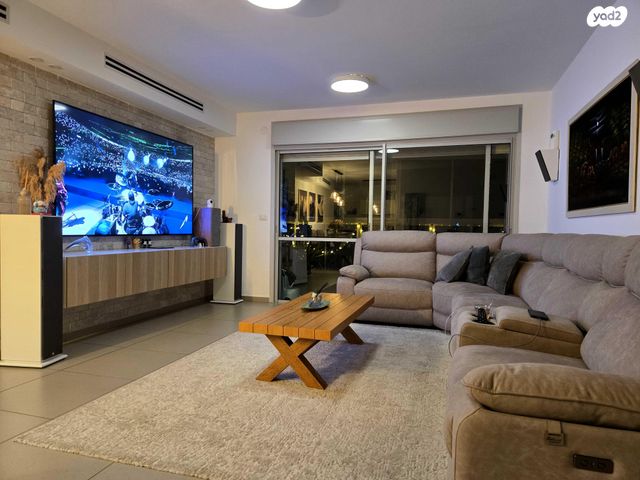 מעלות אשר 16