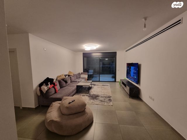 שדרות יצחק שמיר 4