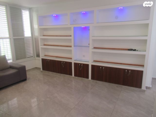 אבן גבירול 12