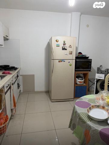 צבי הירשפלד 30