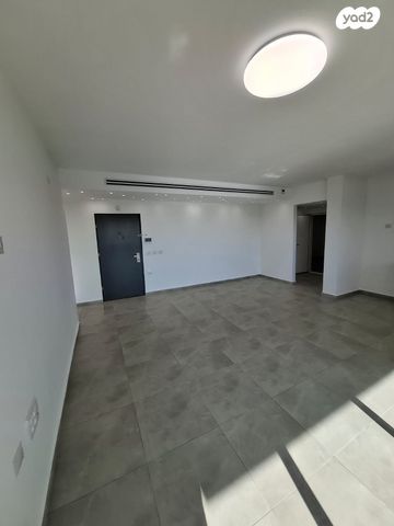 לאה גולדברג 14