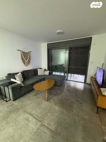 אפרים צור 12