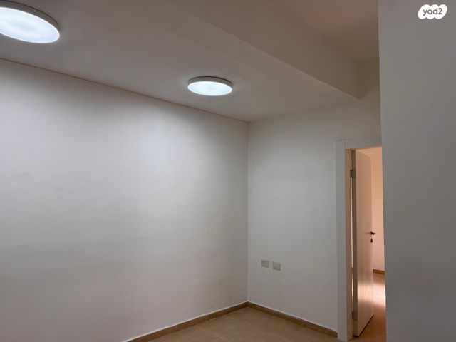 קדושי בלזן 27